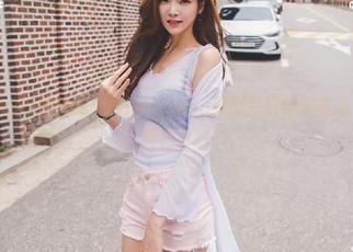 牛仔裤与cos的碰撞：MiMi Chan原图呈现绝美姿态与个性风格！.txt